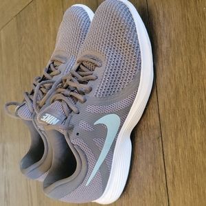 Womens Nike 10w gray blue revolution 4